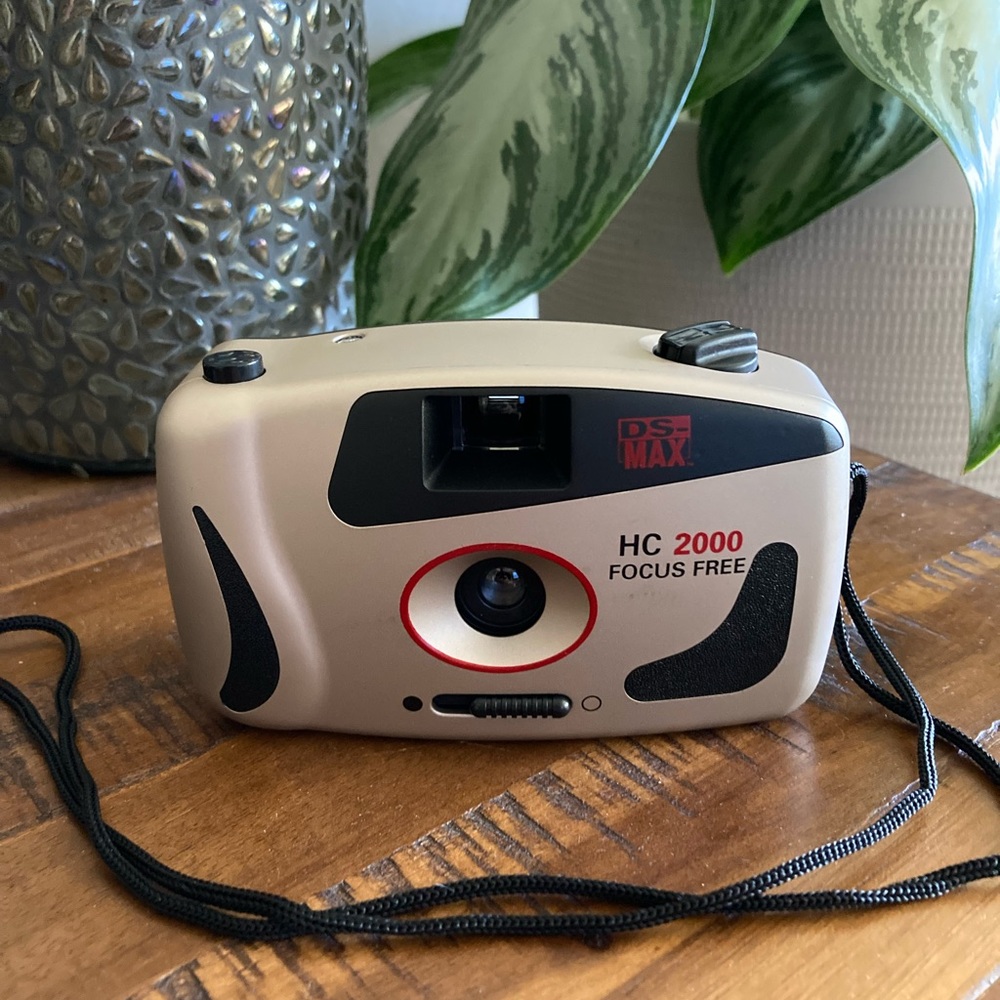 DS-Max HC 2000 Focus Free 35mm camera